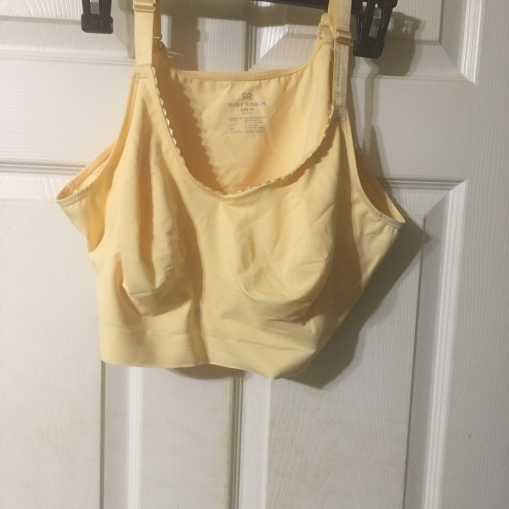 Ruby Ribbon Pale Yellow Seamless Shaping Bra. Small stain.